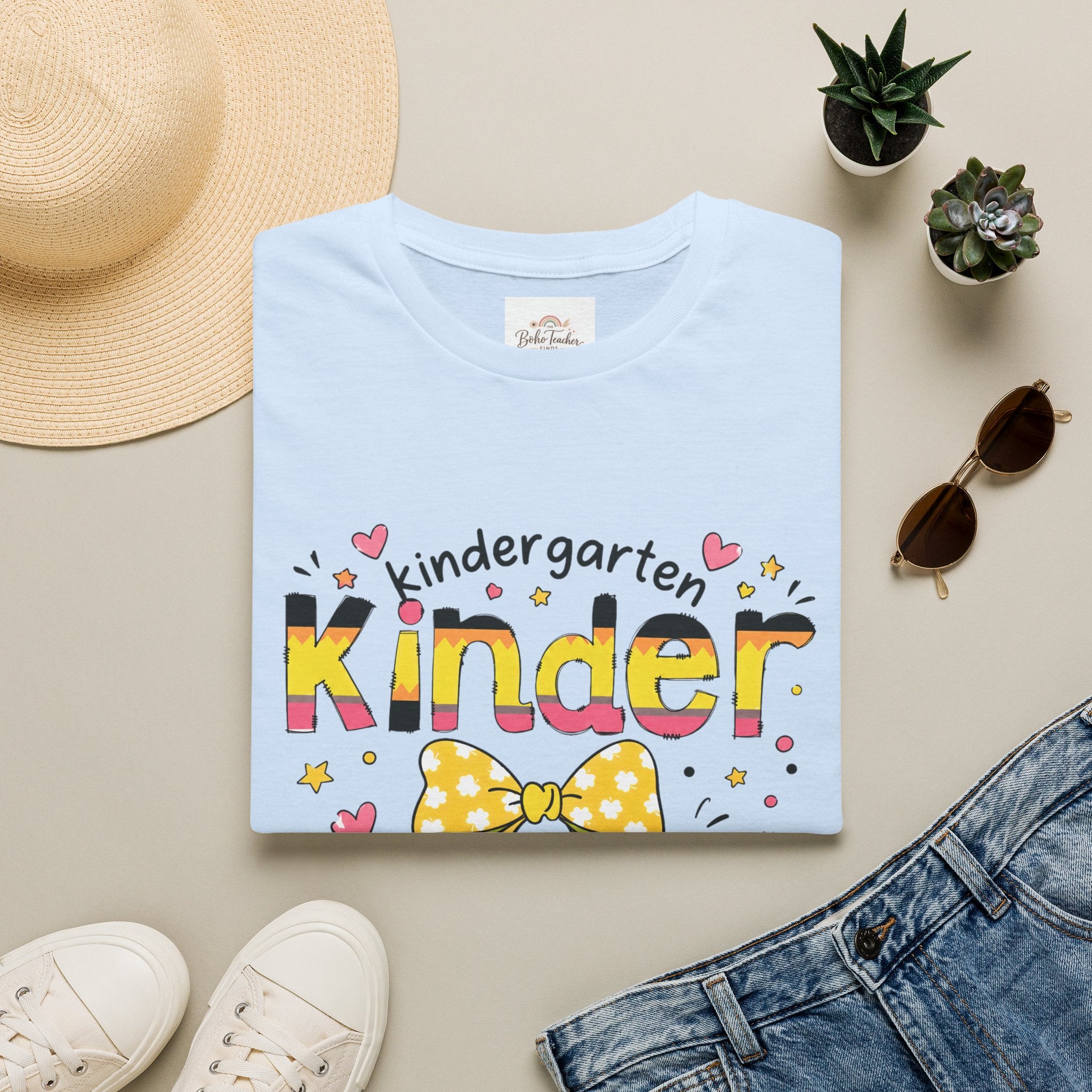 Kindergarten Kinder Teacher T‑Shirt – Cute Bow & Hearts "Shaping Little Minds"